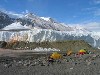 Illustration for article titled Antarctica's Blood Falls Are An Extremophile's Paradise